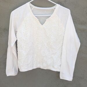White long sleeve crotchet top